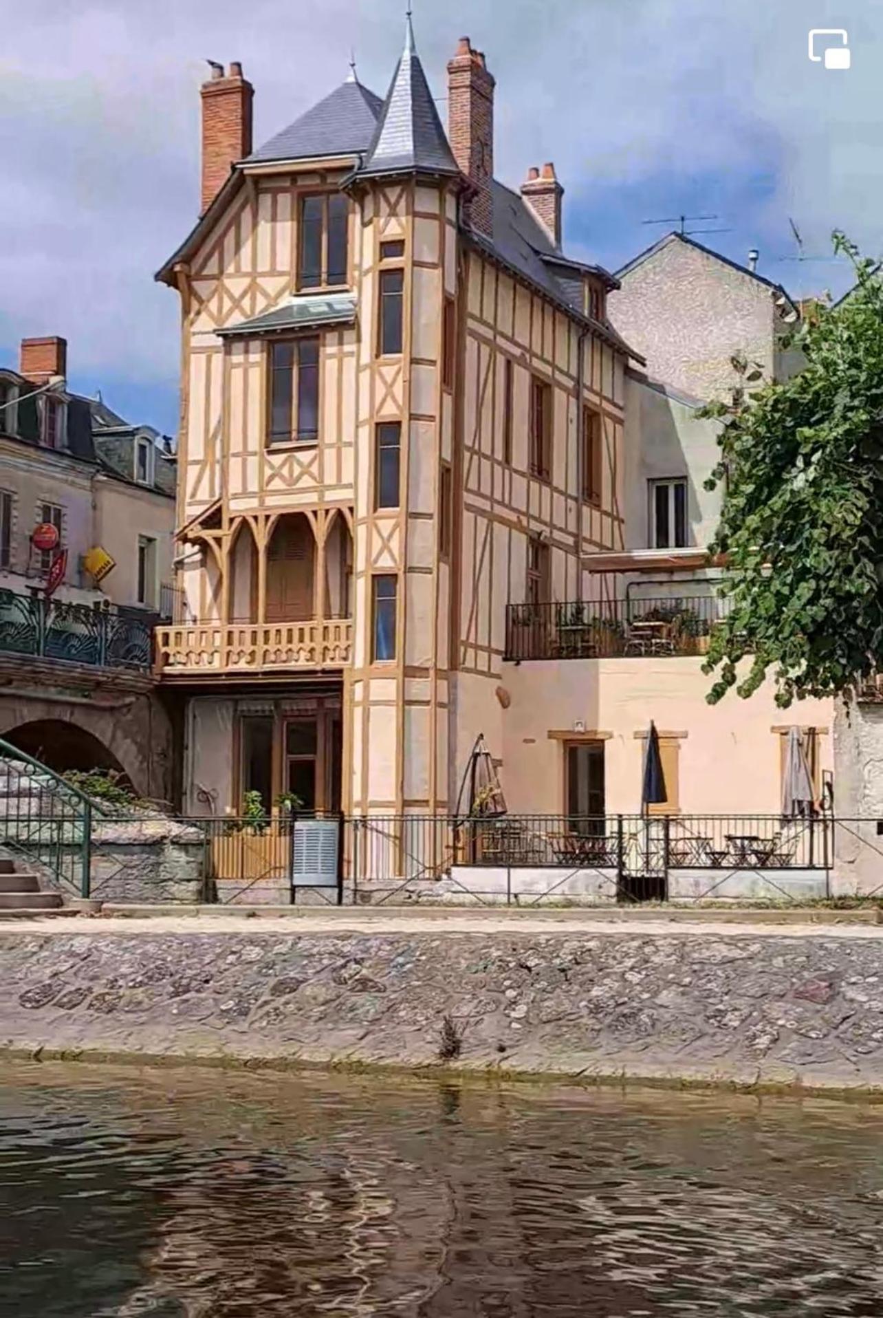 Logis Hotel La Maison A Pan De Bois Vierzon Luaran gambar